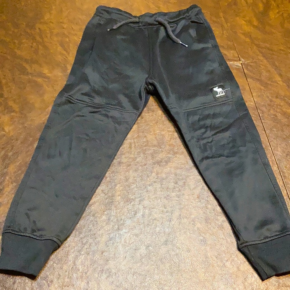 Boy’s Abercrombie black joggers 7/8